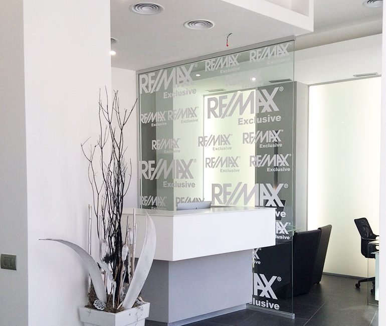 Ristrutturazione franchising immobiliare Remax a Roma.